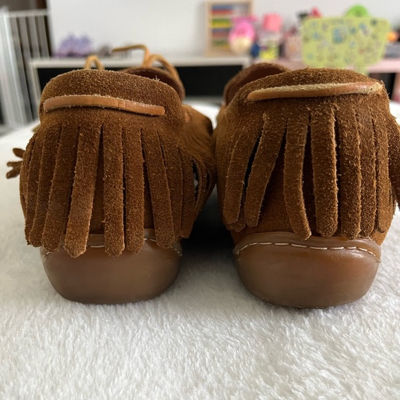 🌟Minnetonka hard sole fringe moccasins - Picture 7 of 10